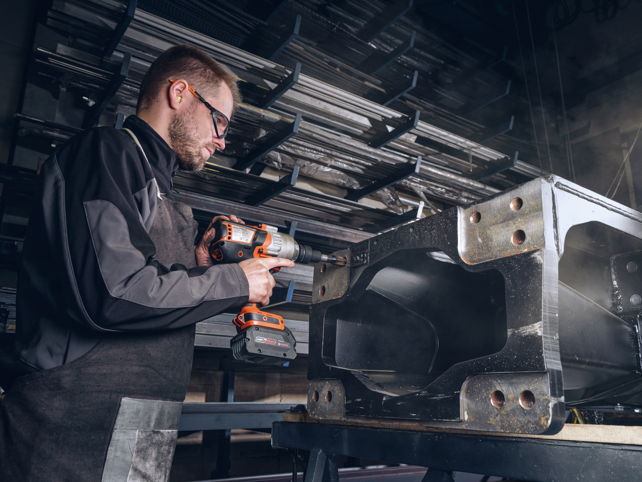 VARIO M12 tapper for through holes