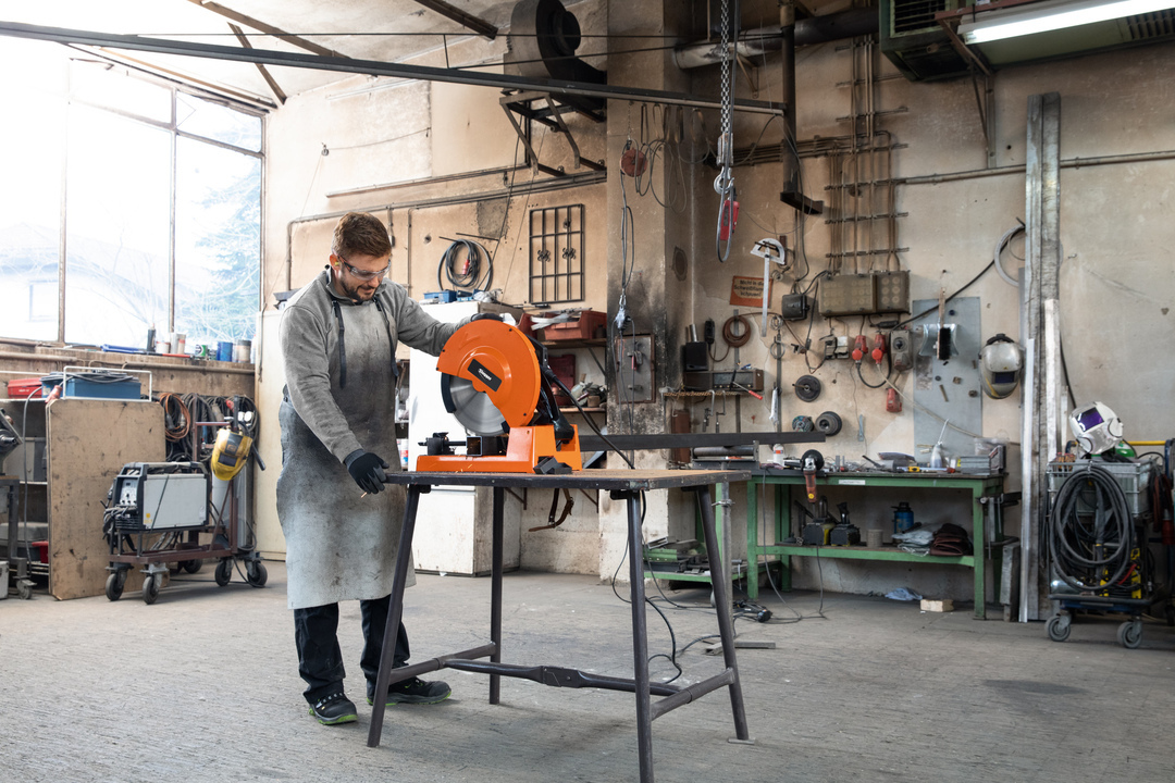14 in Slugger Metal Cutting Saw