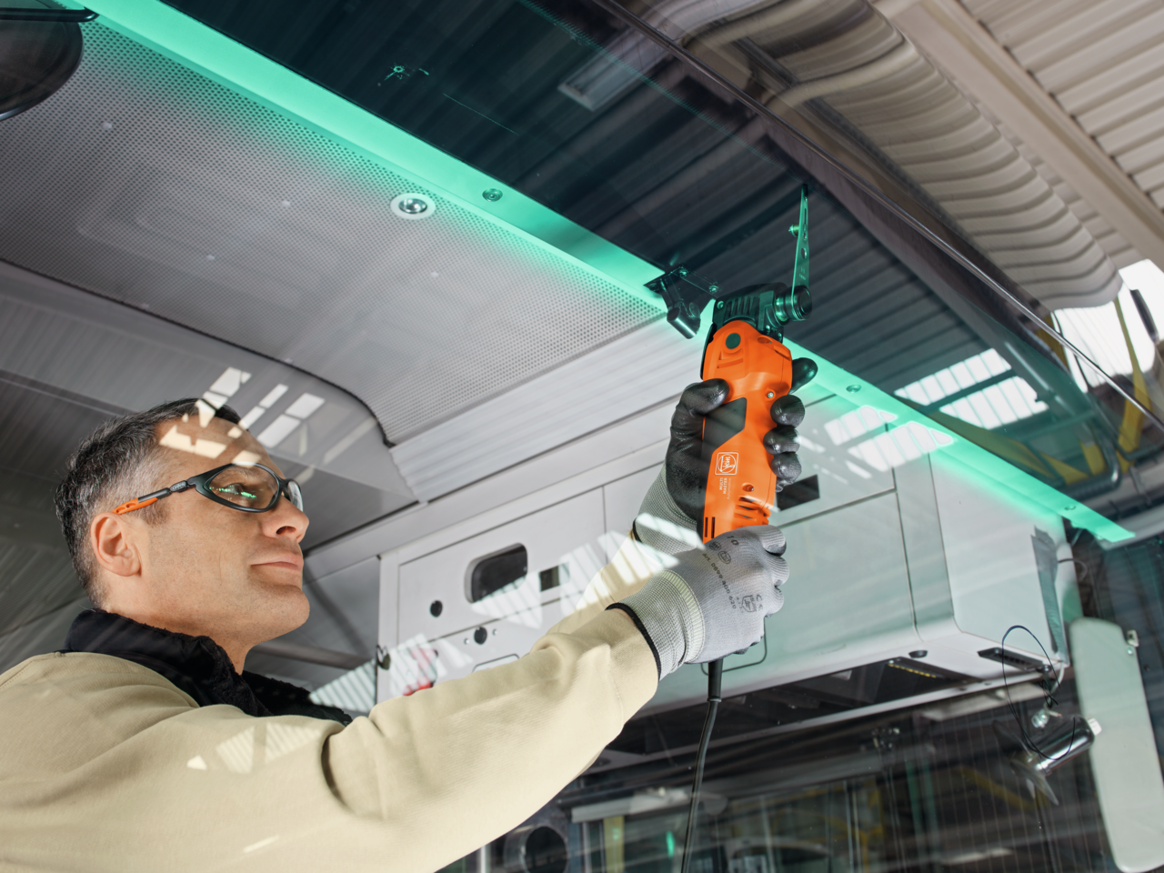 MULTIMASTER MM 700 1.7 Q Bus & Truck