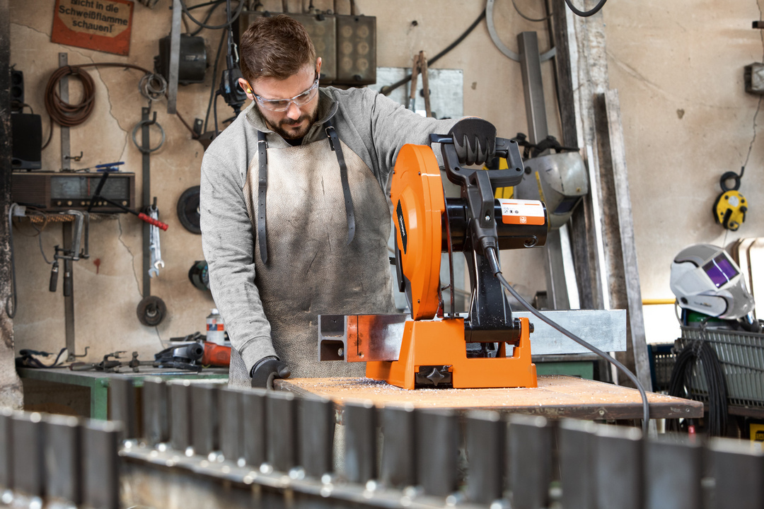 14 in Slugger Metal Cutting Saw