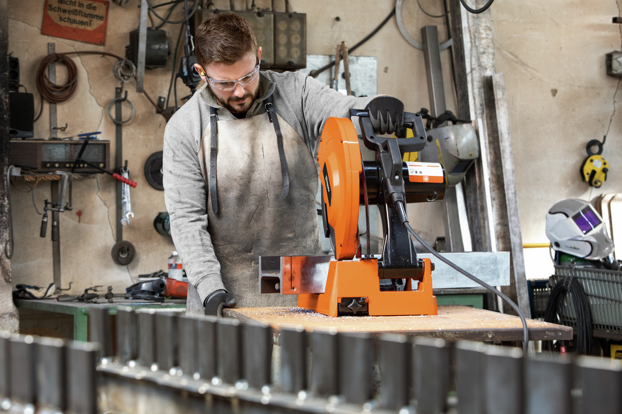 14 in Slugger Metal Cutting Saw