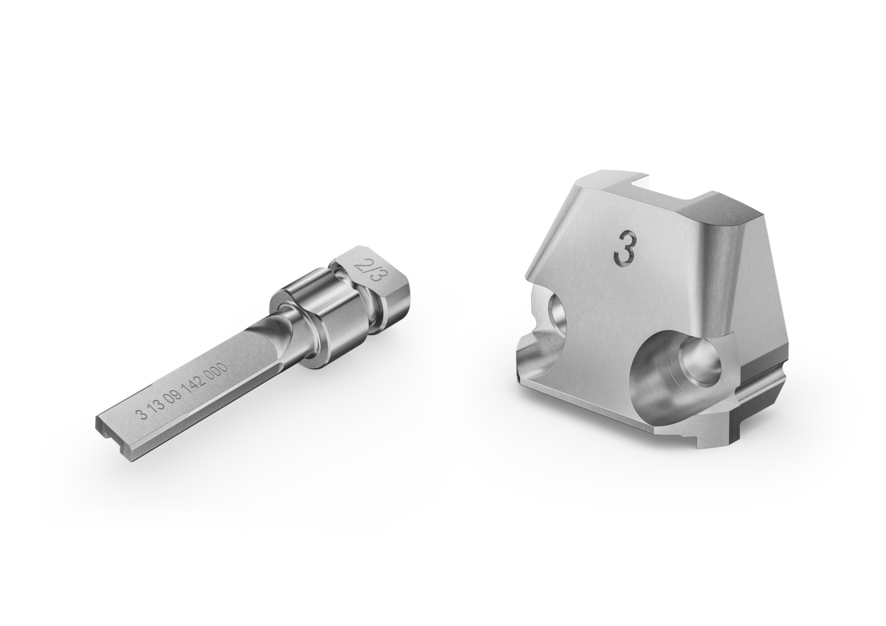 Punzón y matriz en el set