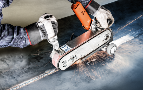 Hand-guided belt grinding