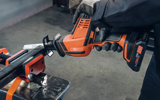 Cordless reciprocating saw
