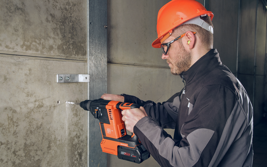 Cordless rotary hammer drill