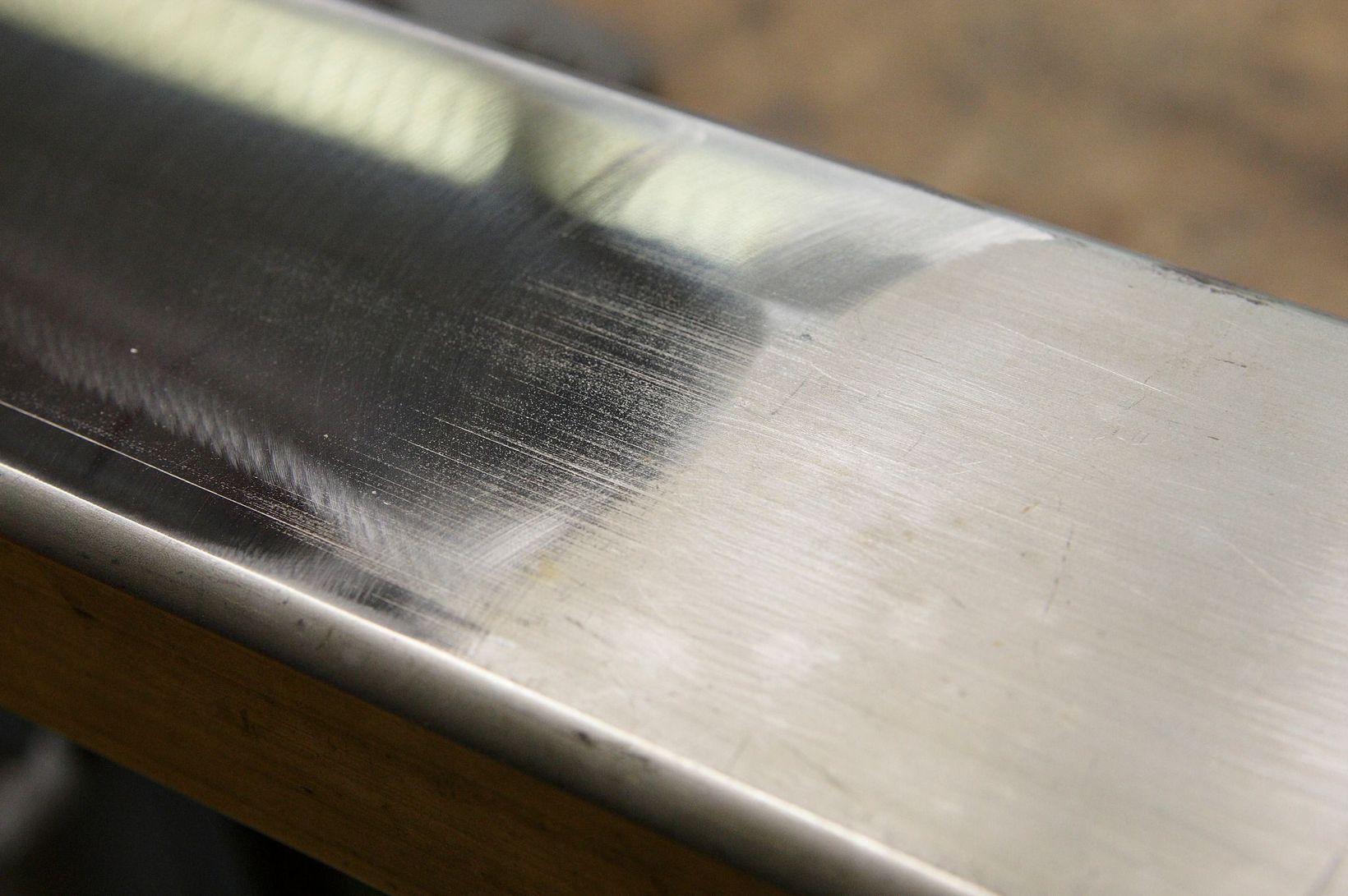 Traitement de l'acier inoxydable - Polissage jusqu'au poli miroir