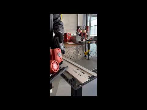 Csatlakozó vezetősínekhez